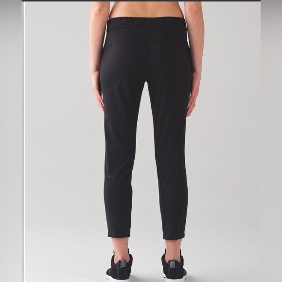 Lululemon on the fly 28’. Excellent condition. Luxtreme stretch, 8 - Picture 2 of 10